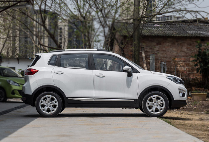 长安cs15最便宜多少钱,长安CS15和哈弗H1对比