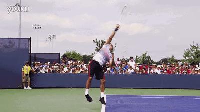 网球发球不流畅纠正办法,网球发球的纠正方法