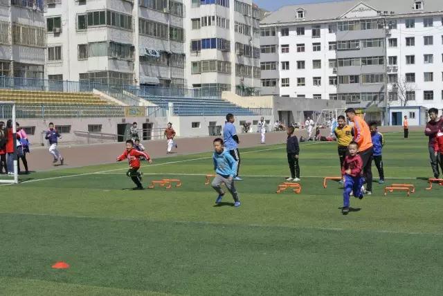 中国足球要青训才能崛起,中国足球真正的从娃娃抓起