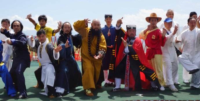 葛优最想删的视频！大师隔空拔牙、画符治癌？打假俱乐部：真幽默