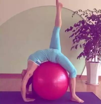 瑜伽球收腹按摩,收腹按摩球