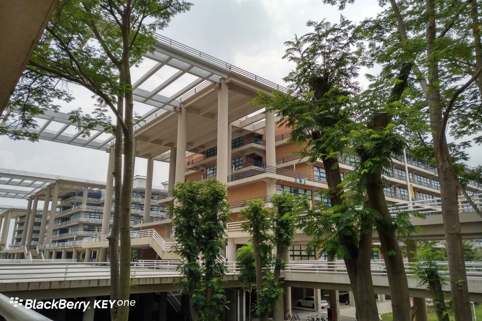 黑莓手机blackberrykeyone,黑莓keyone的bbb100-1是什么版本