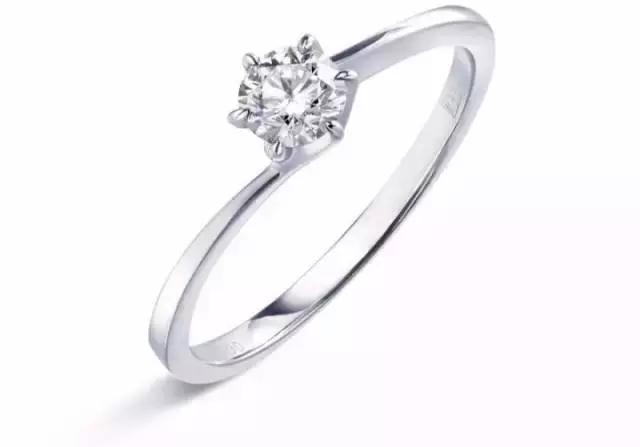 婚戒是定制还是买,婚戒买钻石还是莫桑钻