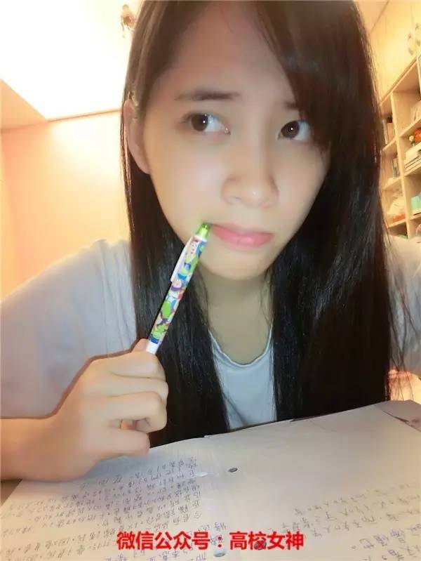 欧阳娜娜三姐妹颜值相差大,欧阳娜娜三姐妹一共几岁了