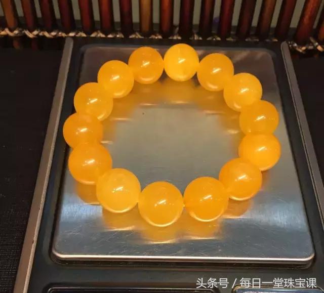 最好的蜜蜡是怎样的,300块钱可以买到什么品质的蜜蜡