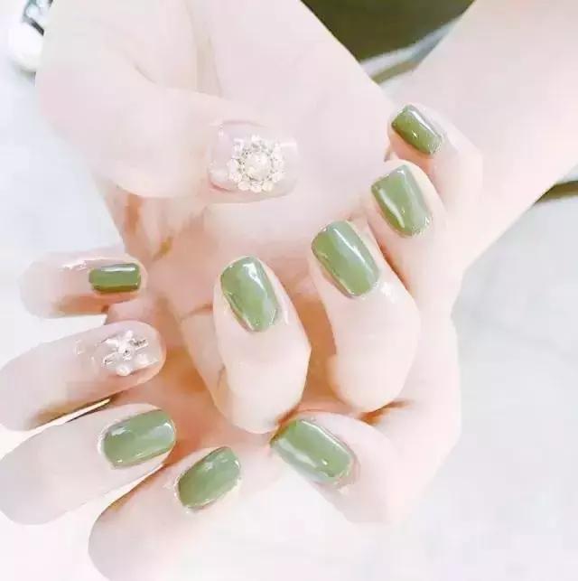 各种宝石美甲,蓝色宝石顶级奢侈品胸针