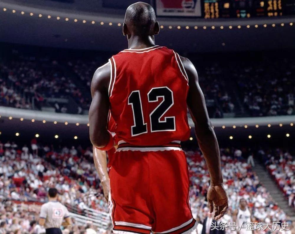 乔丹单场49分15篮板,乔丹球衣号码是多少