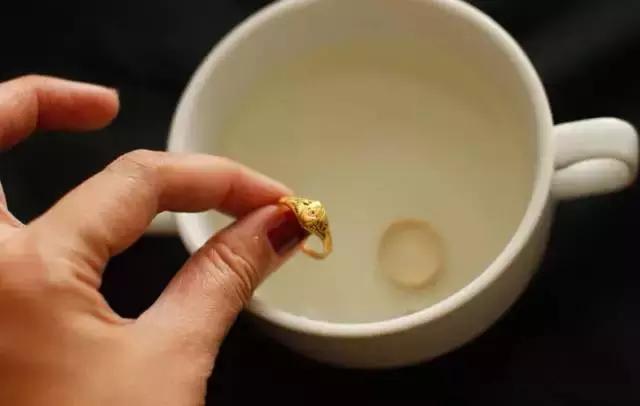 首饰脏了在家怎样清洗,首饰脏了怎么来清洗