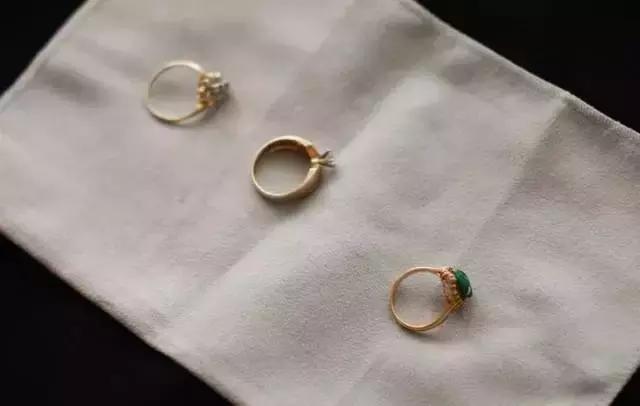 首饰脏了在家怎样清洗,首饰脏了怎么来清洗