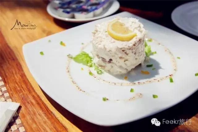 这个与马尔代夫隔海相望的火山岛国，免签人少，还可以玩遍海陆空