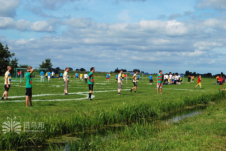 跑火车遇到的怪事,奇葩足球场