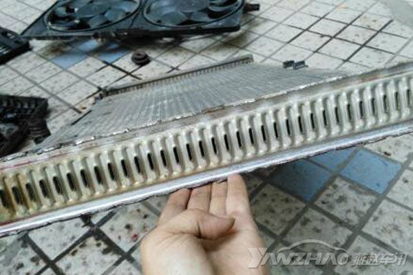 马桶水箱的正确清洗方法,清洗汽车水箱正确方法