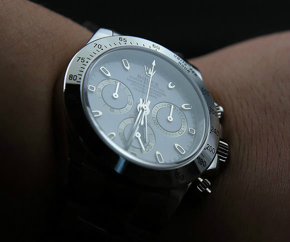 劳力士迪通拿戴着丢人吗,劳力士迪通拿金表是真的吗