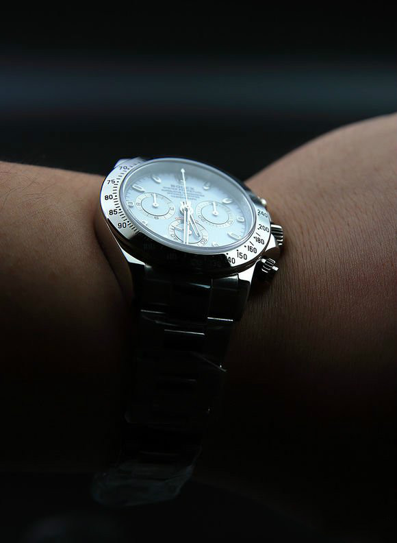 劳力士迪通拿戴着丢人吗,劳力士迪通拿金表是真的吗