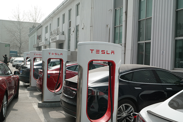 特斯拉modely自动驾驶试驾视频,试驾特斯拉models高性能版车重