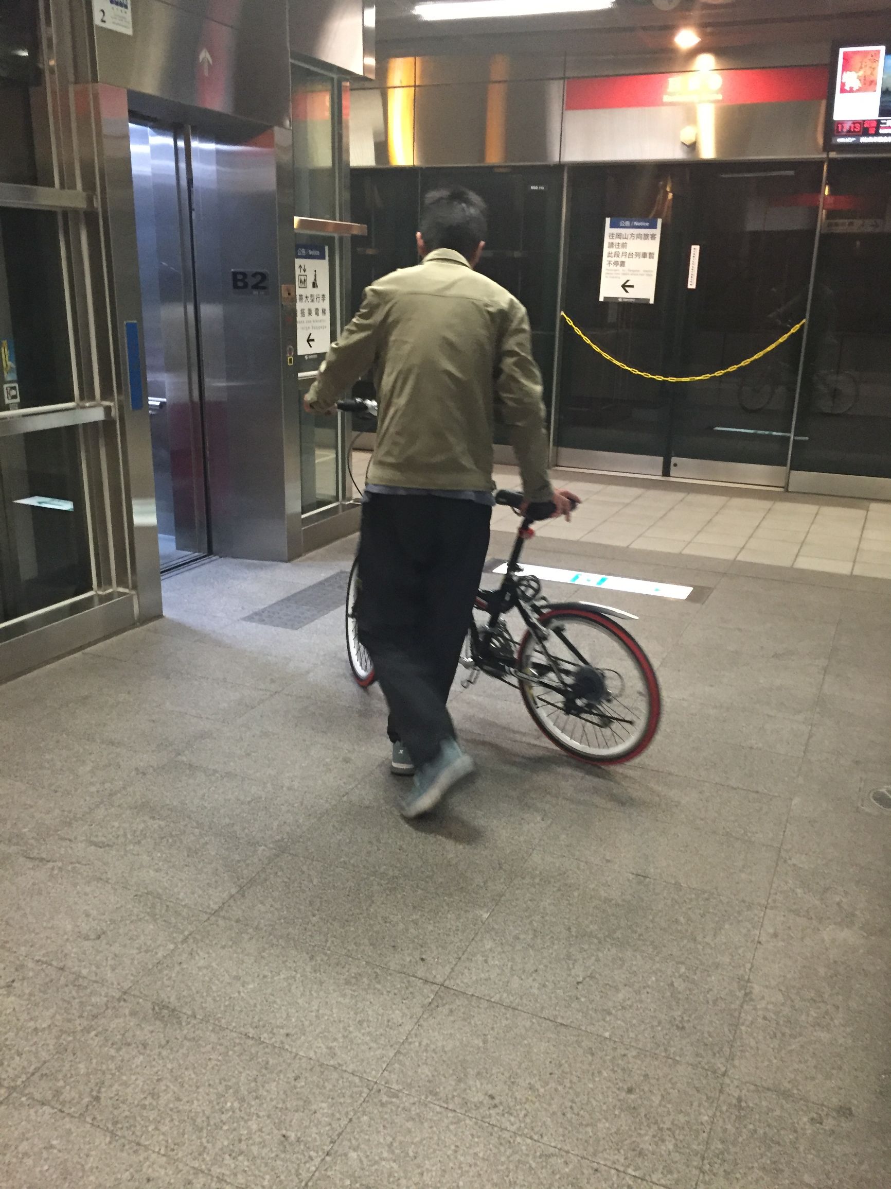 共享单车人人都能骑,共享单车人人都可以骑