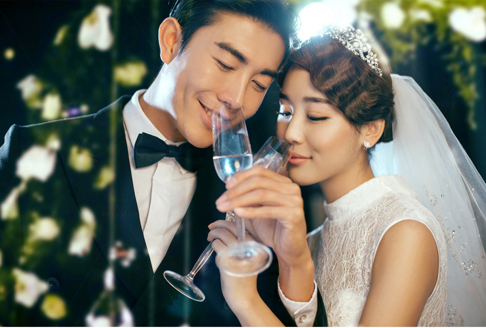 新娘拍婚纱照穿什么,新娘穿婚纱配什么鞋子