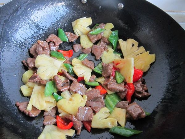 菠萝牛肉的切法,菠萝牛肉怎样让牛肉嫩