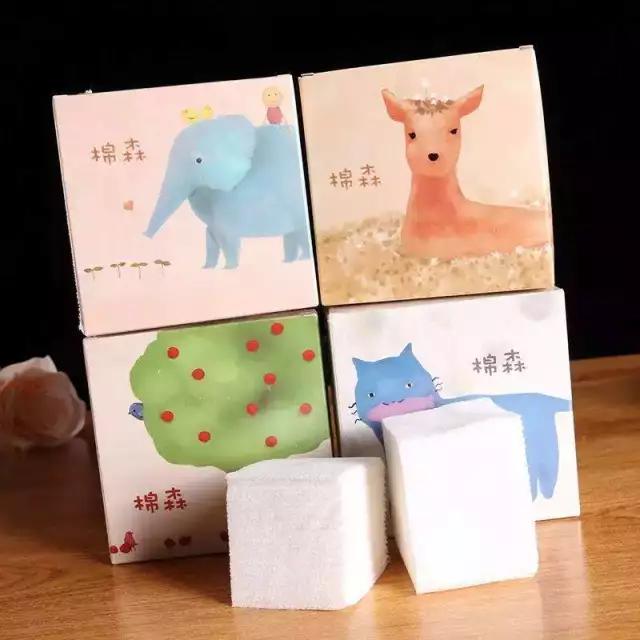 用化妆棉擦水乳,用手拍水和化妆棉