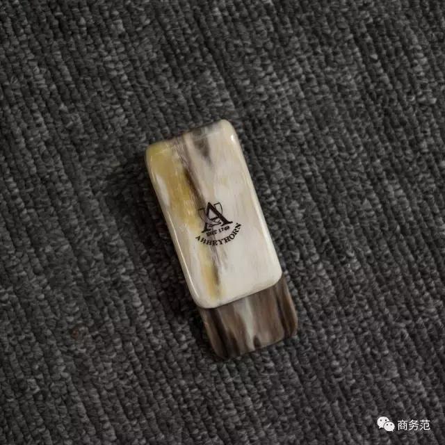 我翻了13个男人的包包，金牛座的男人最爱买买买？