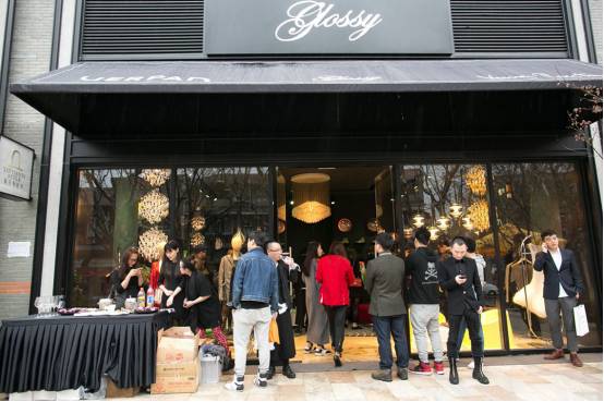 穿很潮去买手店,穿潮流约女神魔都潮流买手店指南