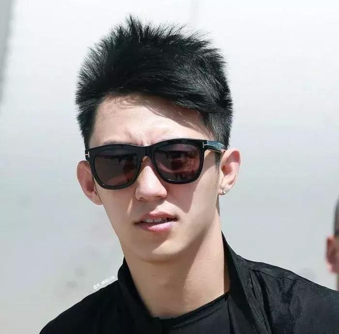 国字脸怎么变成v型脸型,国字脸修饰脸型的发型