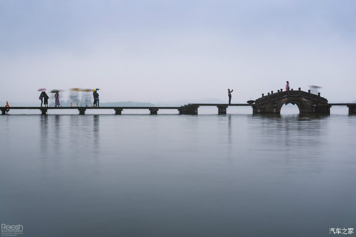 宝马X6，不谈性能如何！自驾遇上大雨还被拍成大片，颜值绝对够！