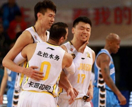 重建也有错?他们送走老臣被骂无情无能,新季闯入前八就算赚到?