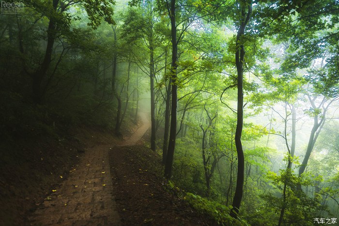 宝马X6，不谈性能如何！自驾遇上大雨还被拍成大片，颜值绝对够！