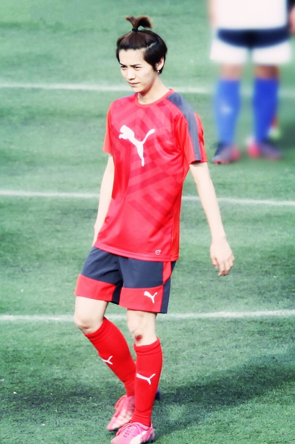 鹿晗足球鞋什么牌子,鹿晗上脚adidas球鞋