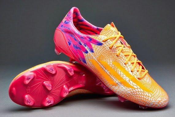 粉色足球鞋高帮全部都是粉红的,好看且实战好的足球鞋