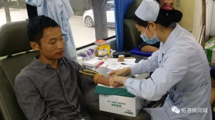 柘港乡政府大院内一群人干了件事，百姓拍手叫好