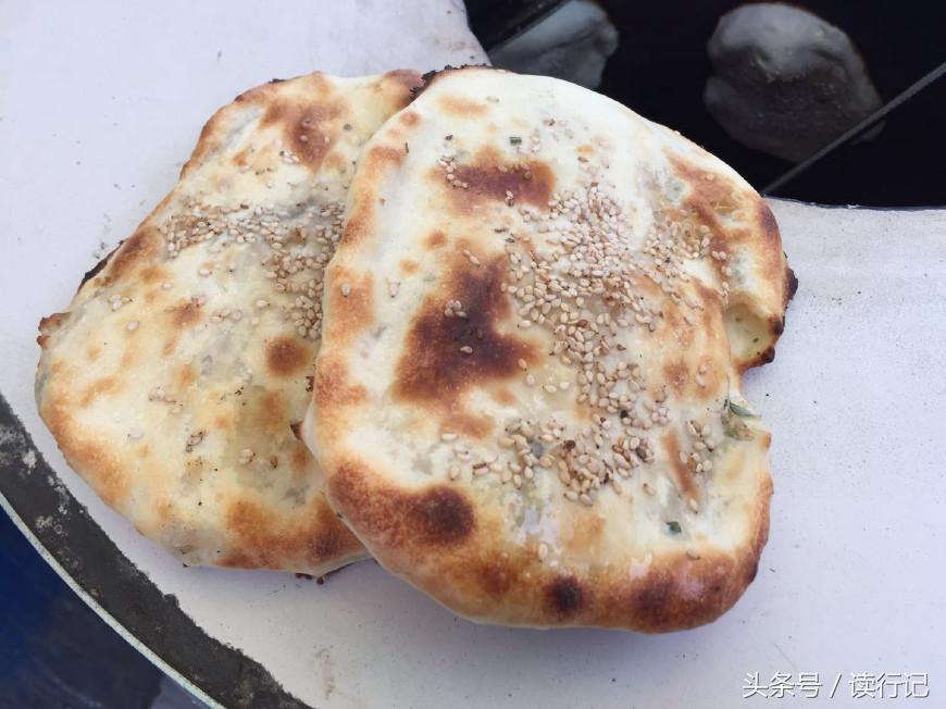 农村大姐烧饼,农村大姐做烧饼