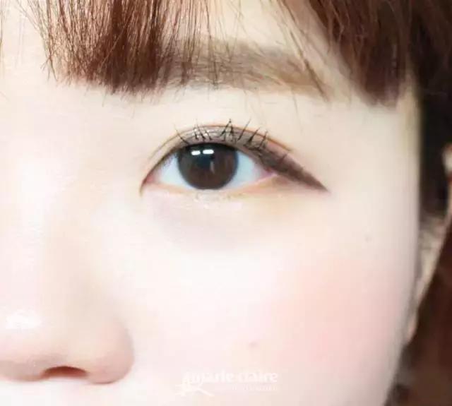 就用30块钱狂收当季爆款彩妆，“带货”女王们的梳妆台超魔性！