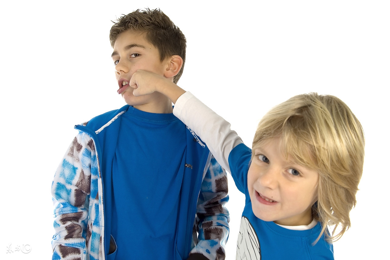 家里两个孩子老是打架怎么教育,家里两孩子总是争吵打架怎么办