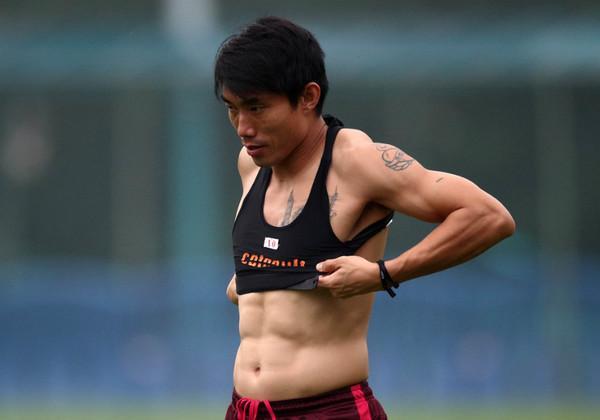 看完科比的手、詹姆斯的脚趾、郑智的肚子，大家就知道何为伟大了