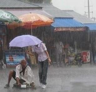 泡菜韩国的设计真是看不懂，这样的黑毛衣竟被穿出不是凡人的感觉