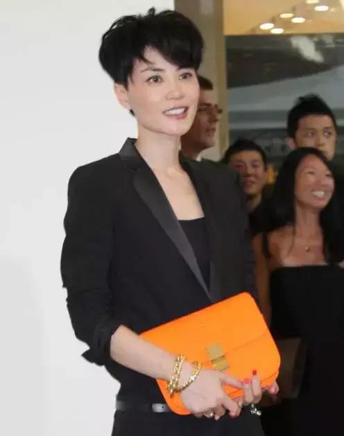 配货加限购,你有钱也买不到Celinebox了~