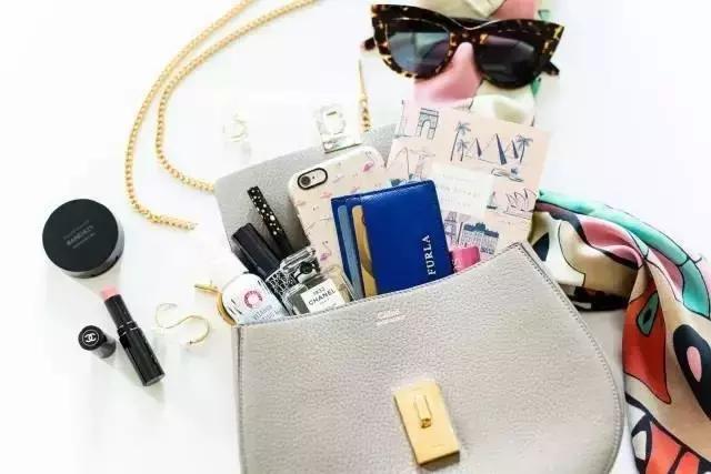 刘雯唐嫣同款小猪包,刘雯唐嫣最新消息