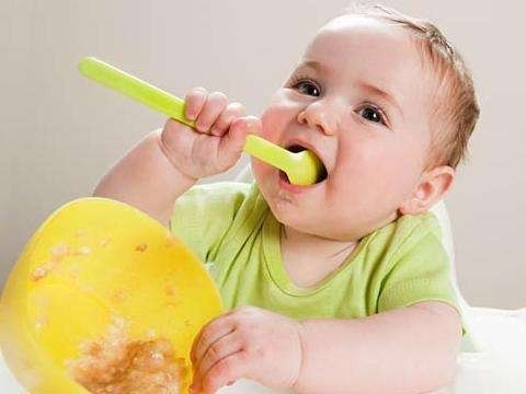 一岁宝宝爱出汗是体虚还是缺钙,宝宝睡觉出汗是不是因为热