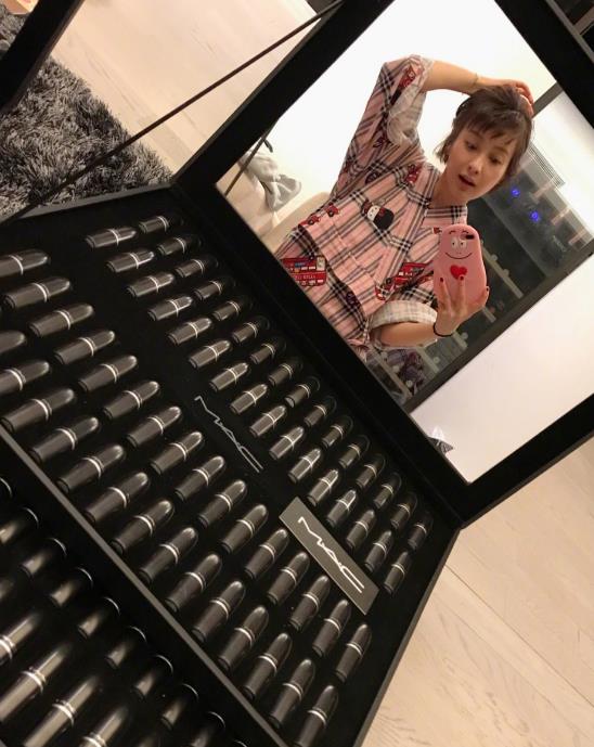 吴昕何穗收到上百只口红算什么范冰冰收到一颗挂满LV的圣诞树