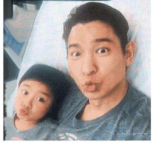 刘德华与6岁小女孩互动,刘德华和小女孩合照