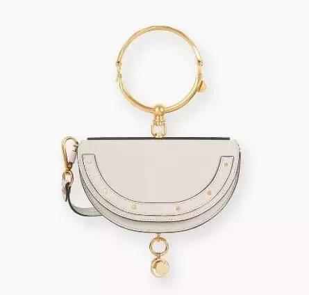 刘雯背的新款包是什么品牌,刘雯背过的一款蔻驰的包包