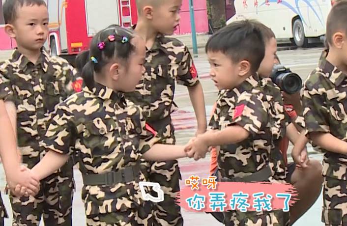 冷到想穿秋裤？《妈妈请放心》中外特辑萌娃制造小太阳为你升温！