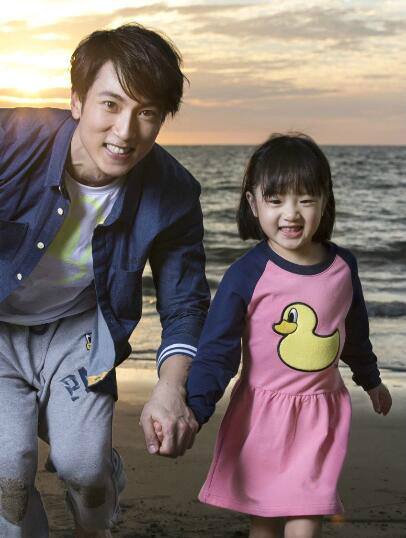 陈冠希都成了好男人,陈冠希女儿奴当之无愧