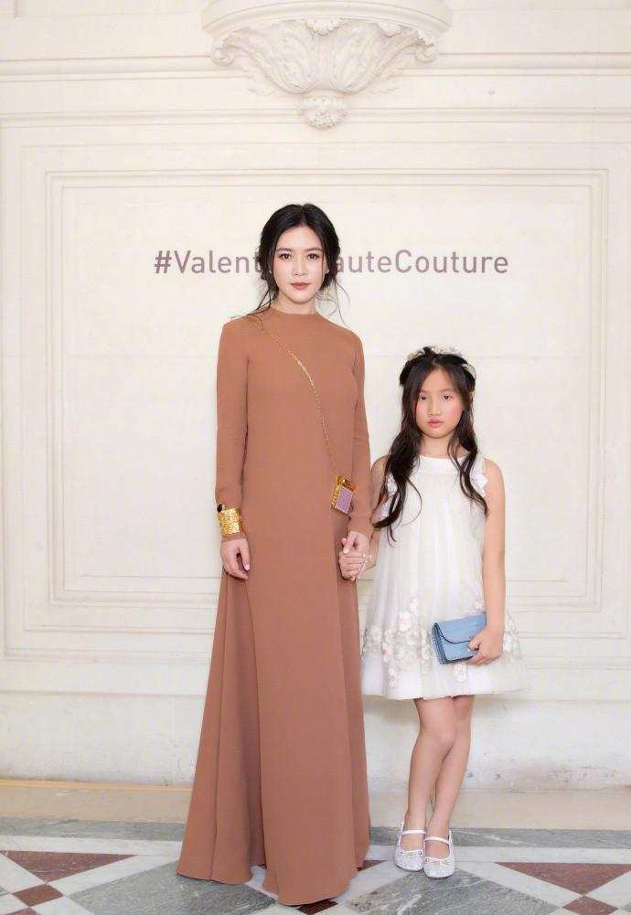 当红嫁给亿万富商,老公却在狱中病逝,今复出仍美艳动人