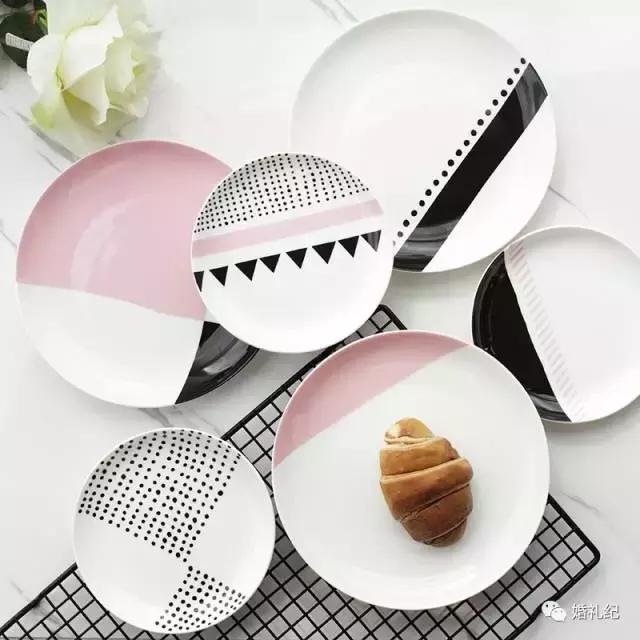 正经新娘扮奥特曼给新郎惊喜,新郎结婚现场化身奥特曼