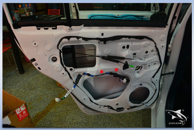 沈阳汽车音响改装低音炮,沈阳易阳汽车音响商务车改装