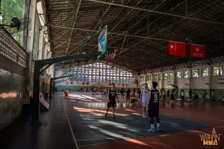 全武汉荷尔蒙最旺盛的高校，打架有专业套路，小偷来了别想走！