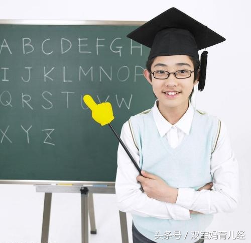 男孩的英文名简单好听又帅气 (简单大气男孩英文名)